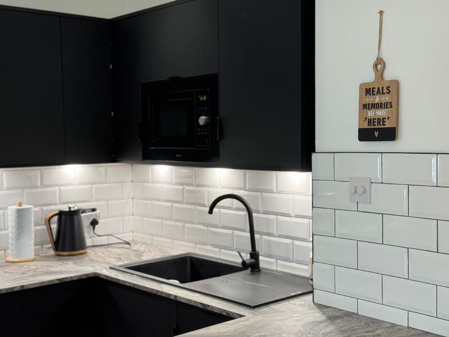 Entire Apartment In Waterloo Εξωτερικό φωτογραφία